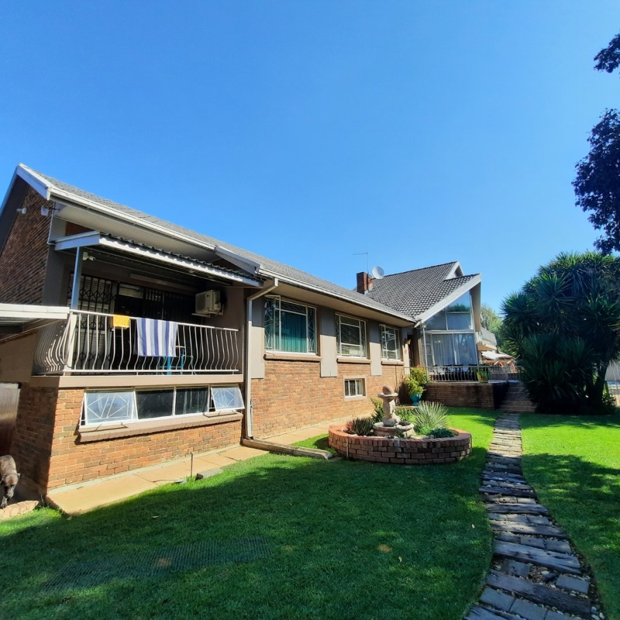 4 Bedroom Property for Sale in Dan Pienaar Free State